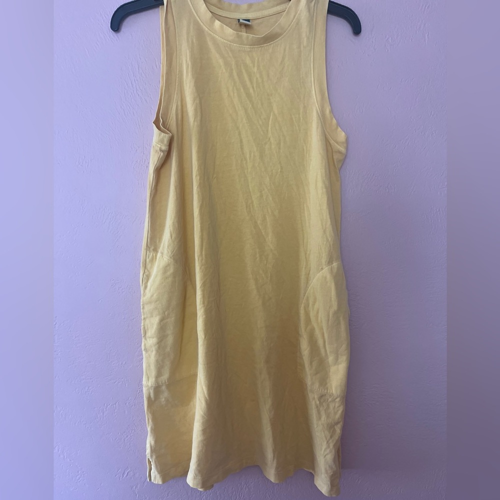 Old Navy Sleeveless Knee Length. Shirt dress with pokets.